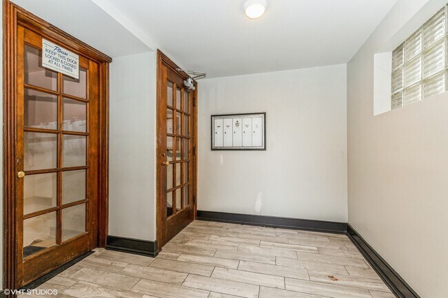 Building Photo - 10421 S Hale Ave