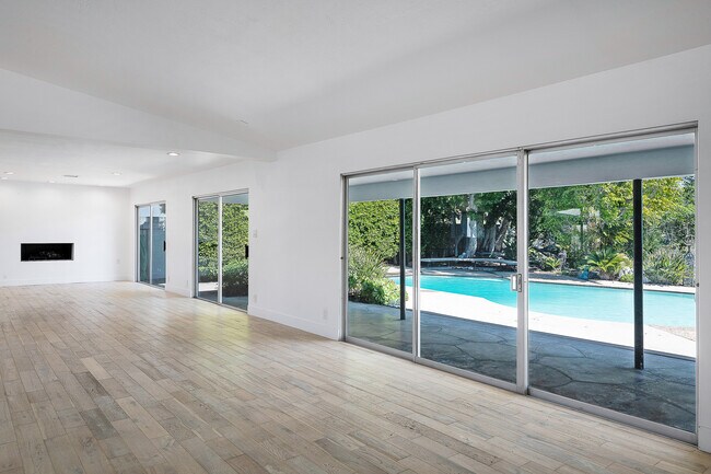 Building Photo - 2700 Carmar Dr