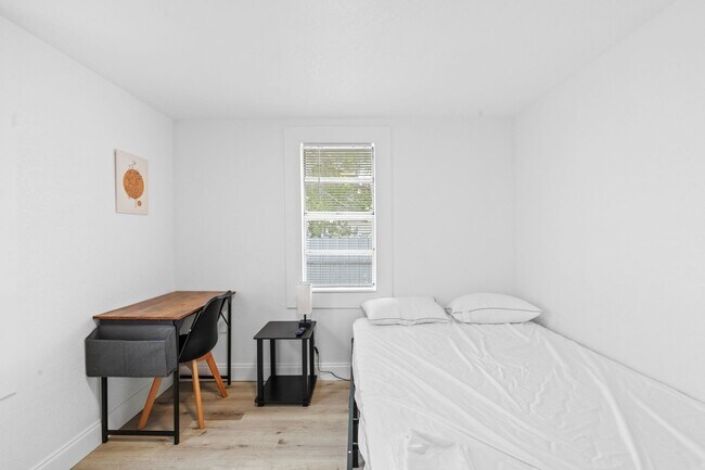 Foto del edificio - 4660 24th St N