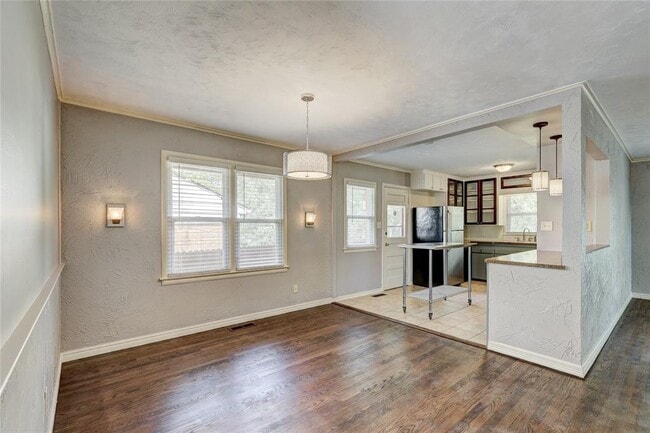 Building Photo - 1101 Bedford Dr
