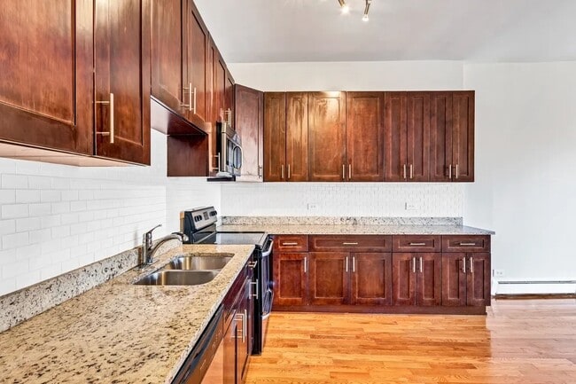 Building Photo - 5713 N Kenmore Ave