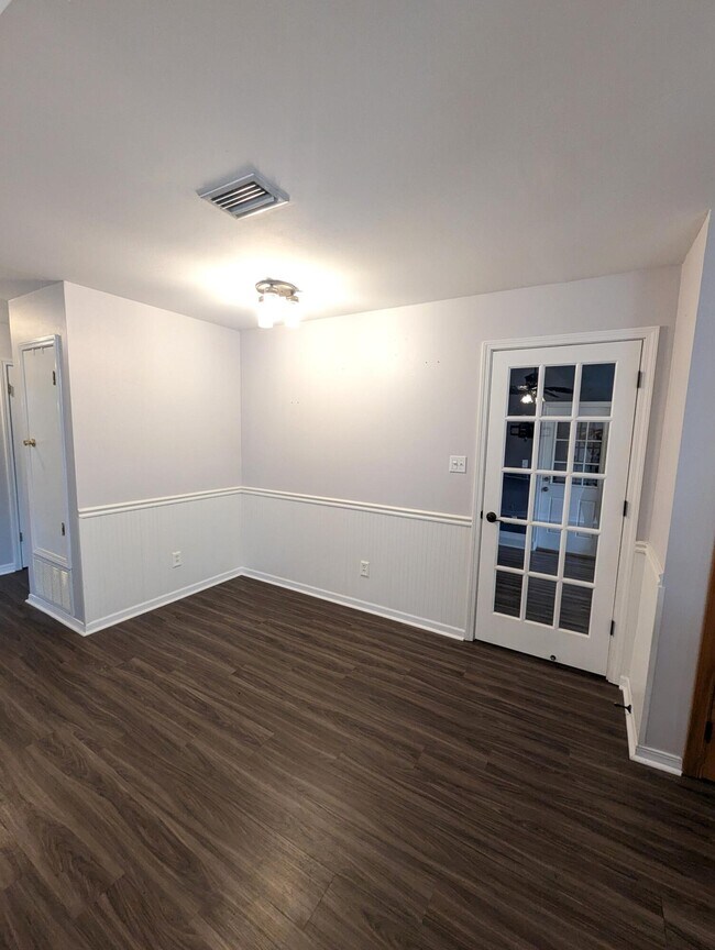 Building Photo - 250 Terrance Ln
