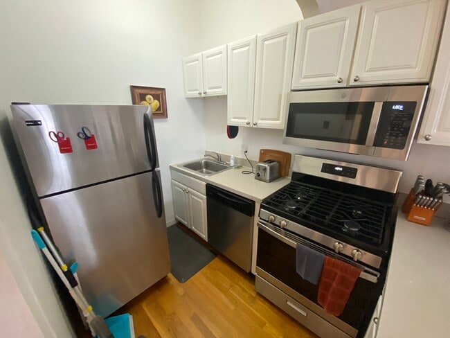 Building Photo - 668 Tremont St