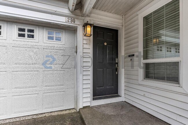 Building Photo - 1290 NE Margeaux Pl