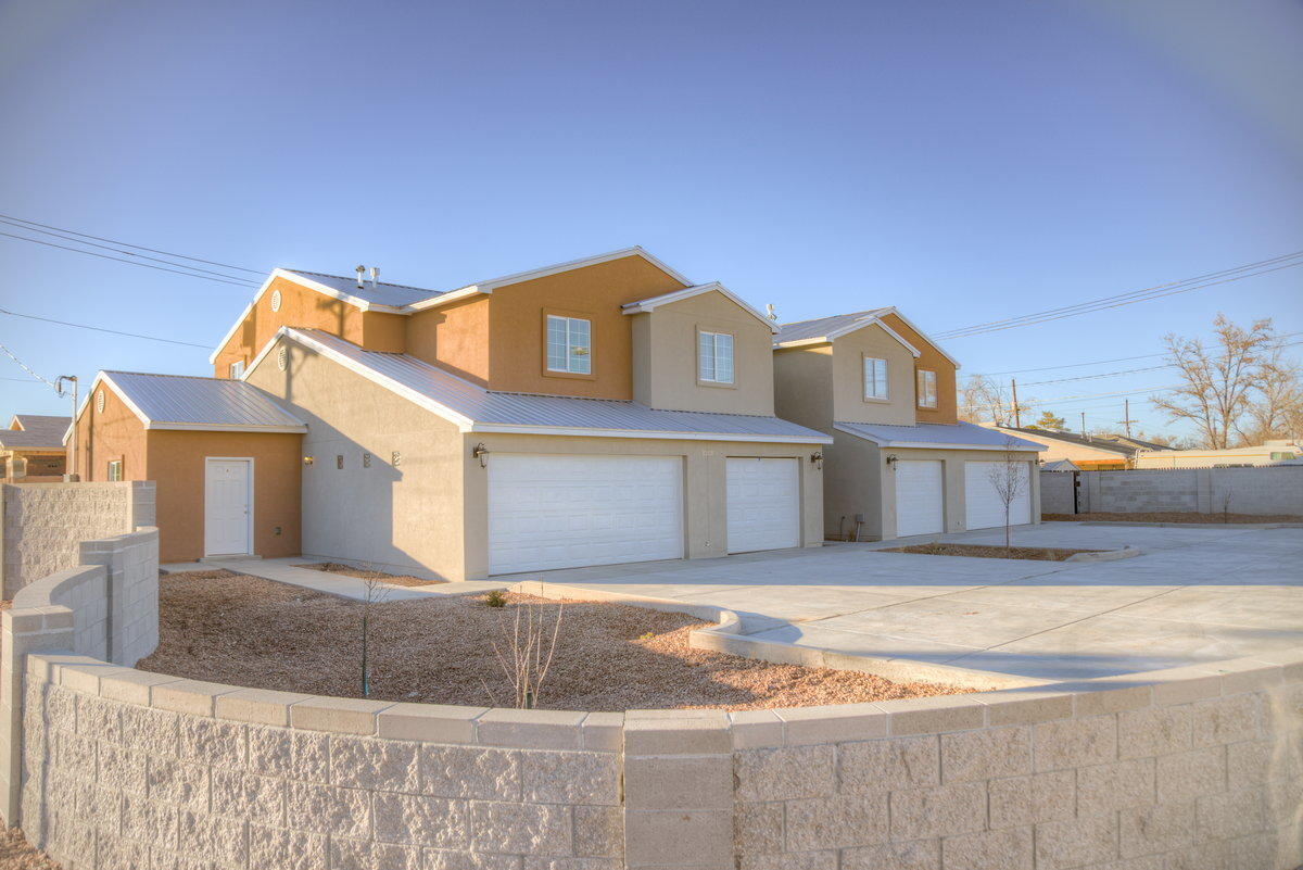 Primary Photo - 1203 Griegos Rd NW