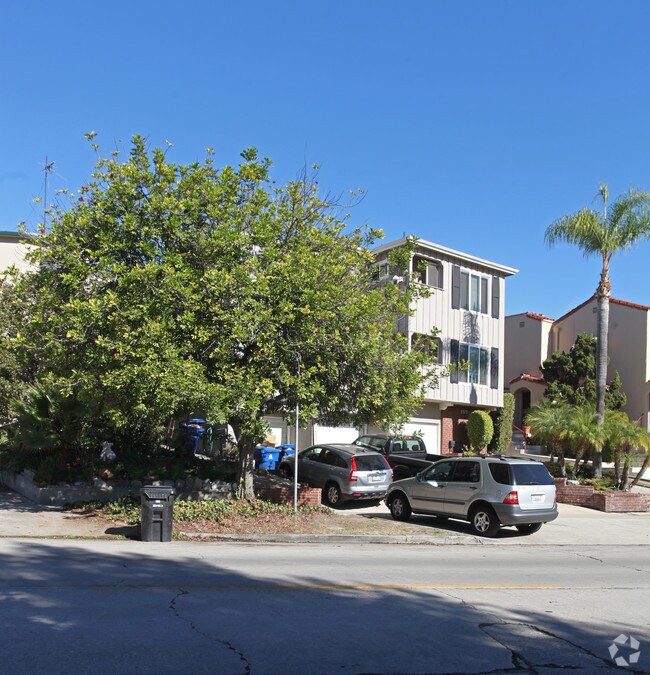 Building Photo - 3373 Rowena Avenue