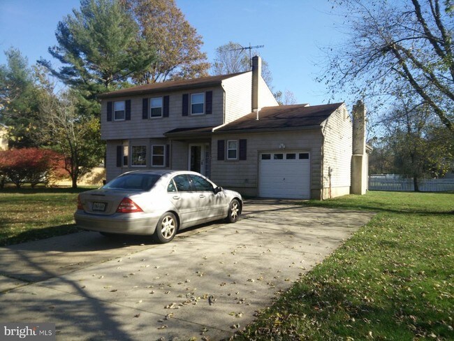 Building Photo - 15 Meadow Ln