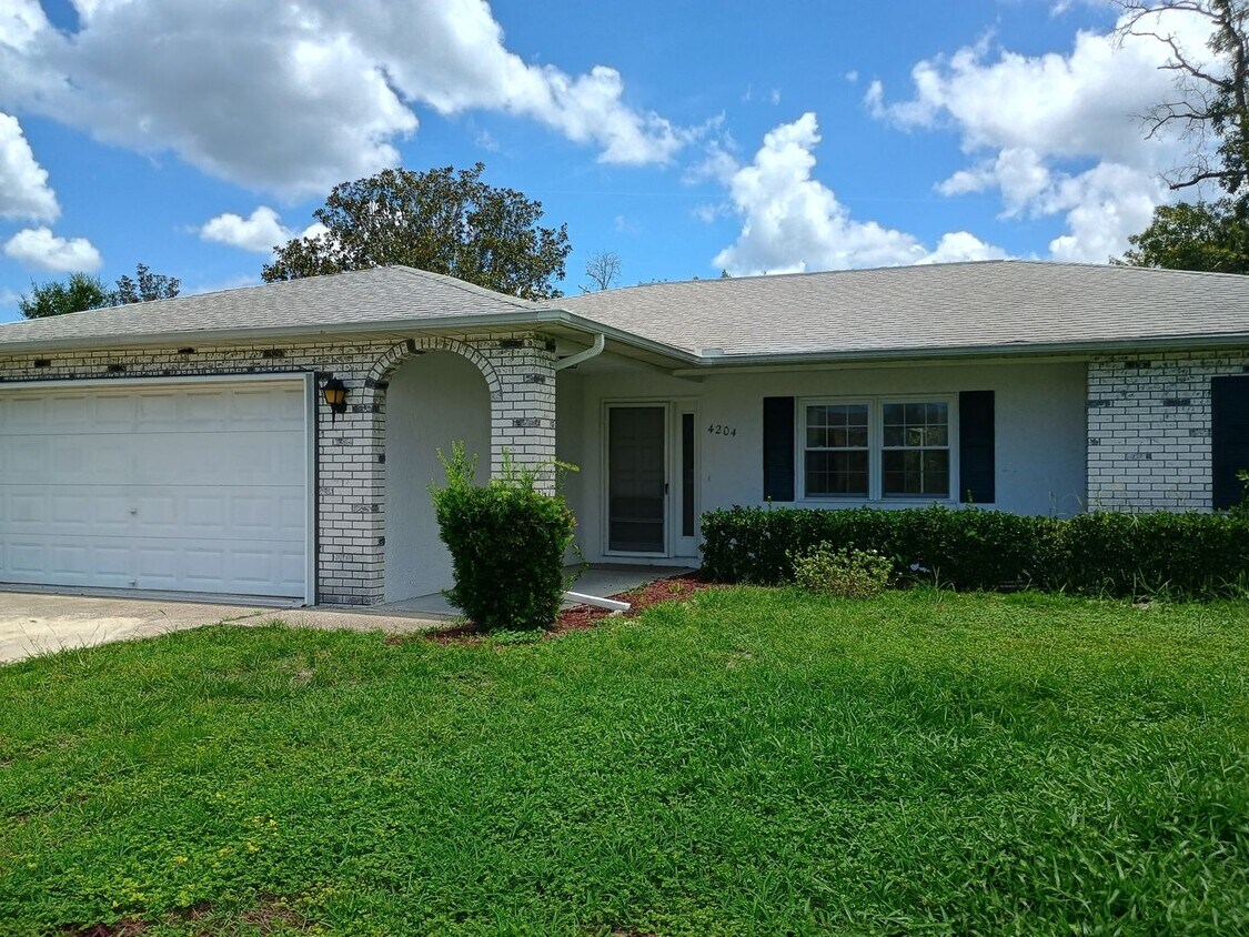 3 bedroom, 2 bath 2 car garage POOL HOUSE - 3 bedroom, 2 bath  2 car garage POOL HOUSE