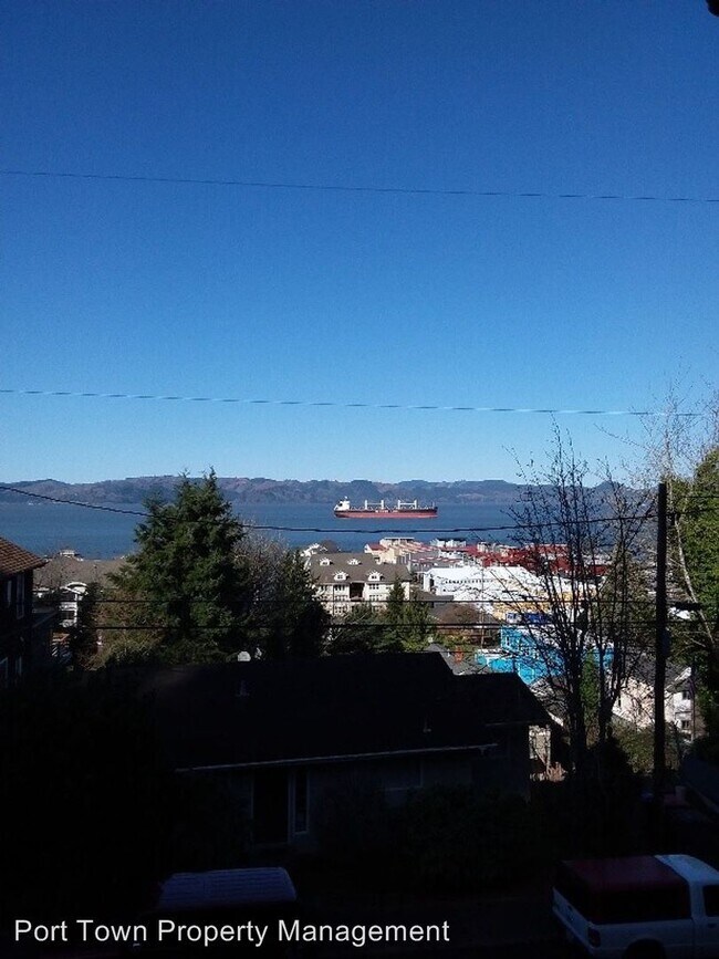 Foto del edificio - 3 br, 1 bath House - 2839 Grand Avenue