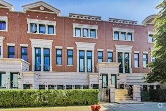 Building Photo - 2017 N Lincoln Ave