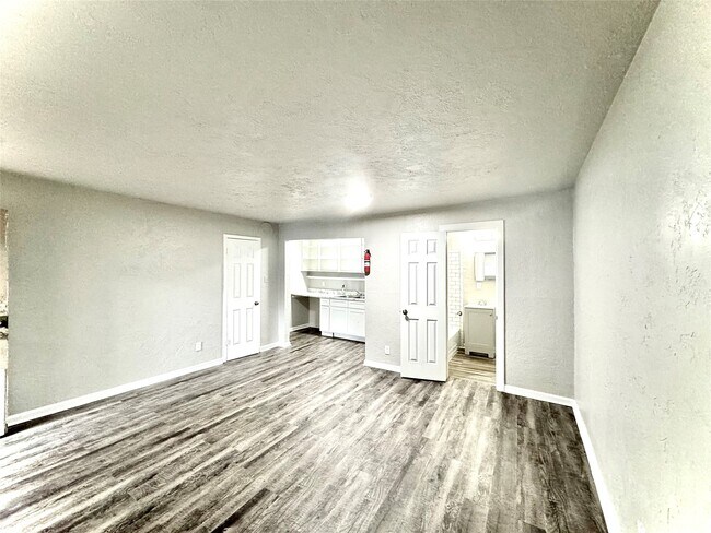 Foto del edificio - 1756 W Main St