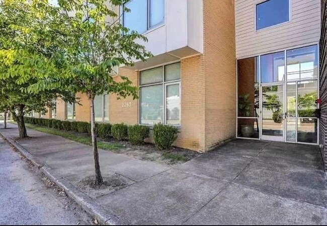 Building Photo - 2263 Young Ave