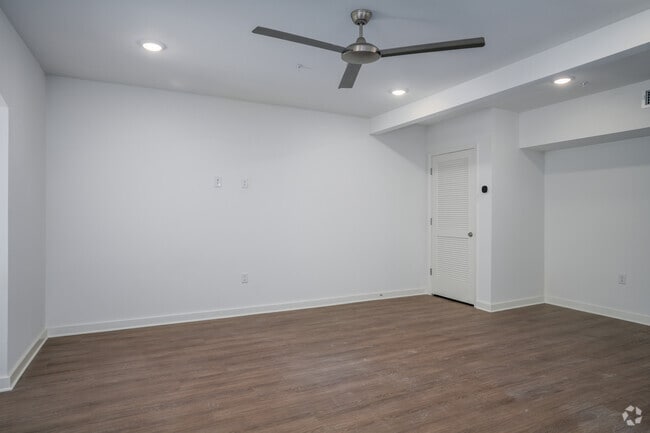 2BR, 2BA -1,058SF - Living / Dining Room - Eastover Commons Residential