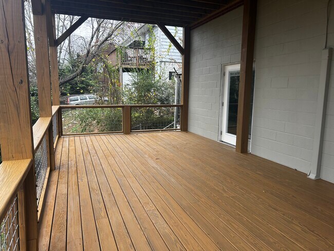 Cubierta - 56 Beverly Rd W