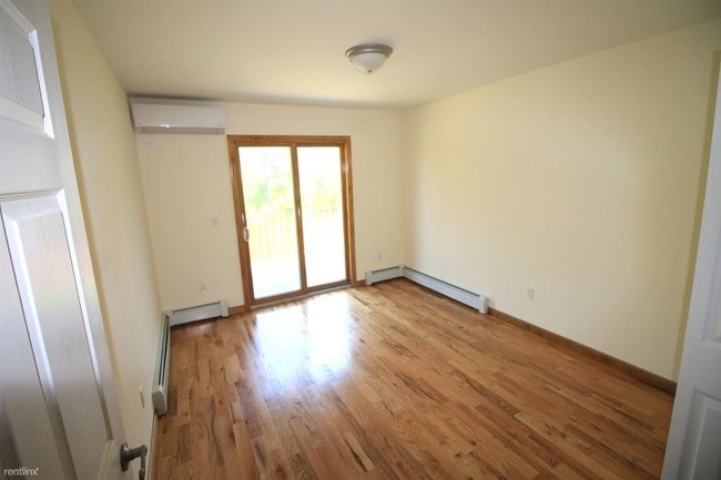 Building Photo - 80 Coffey St