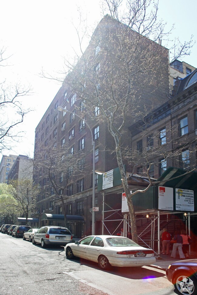 Building Photo - 40 W 84th St