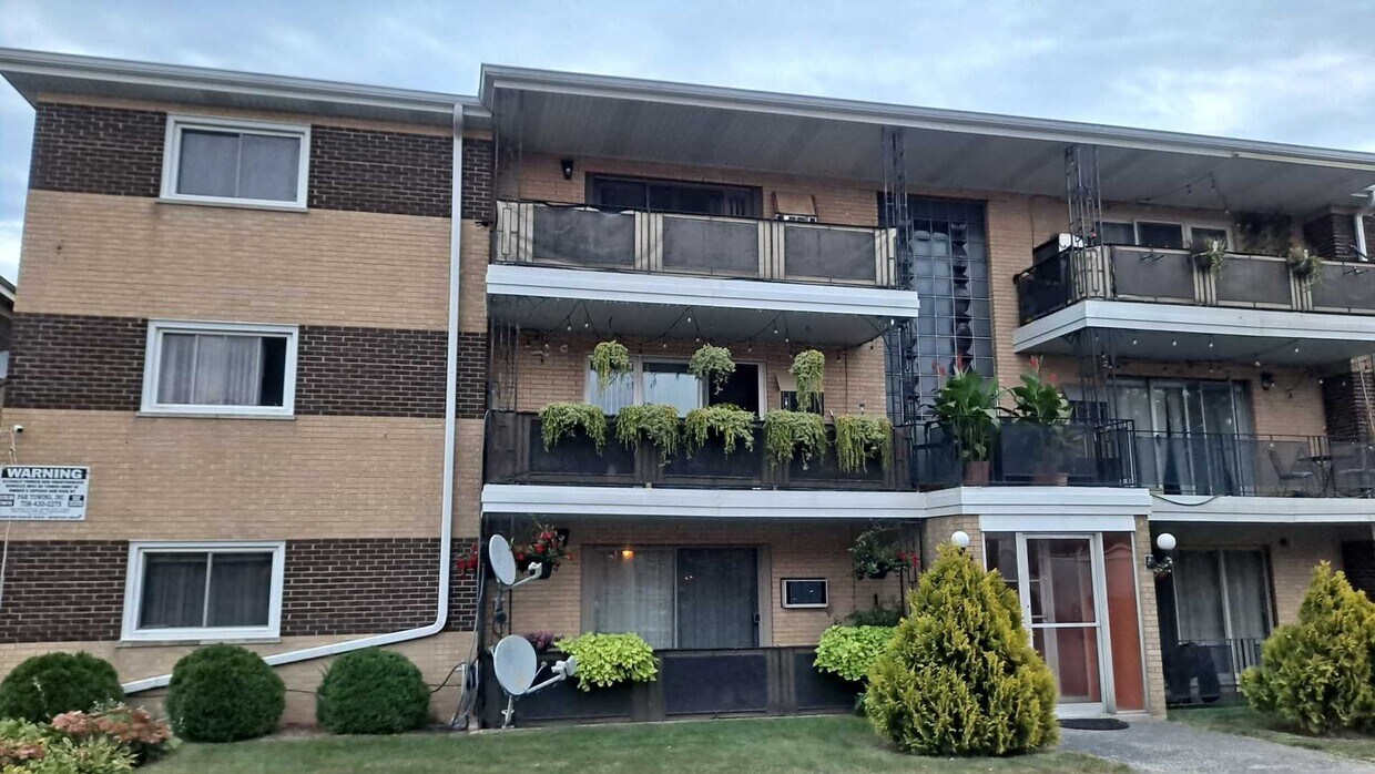 9440 S 79th Ct Unit 3NW, Hickory Hills, IL 60457 Condo for Rent in Hickory Hills, IL