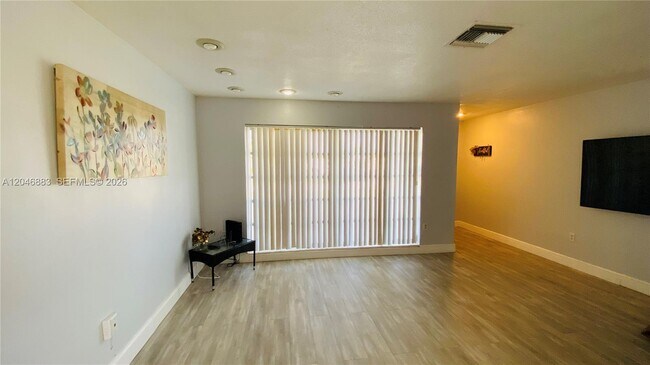 Foto del edificio - 6810 NW 28th St