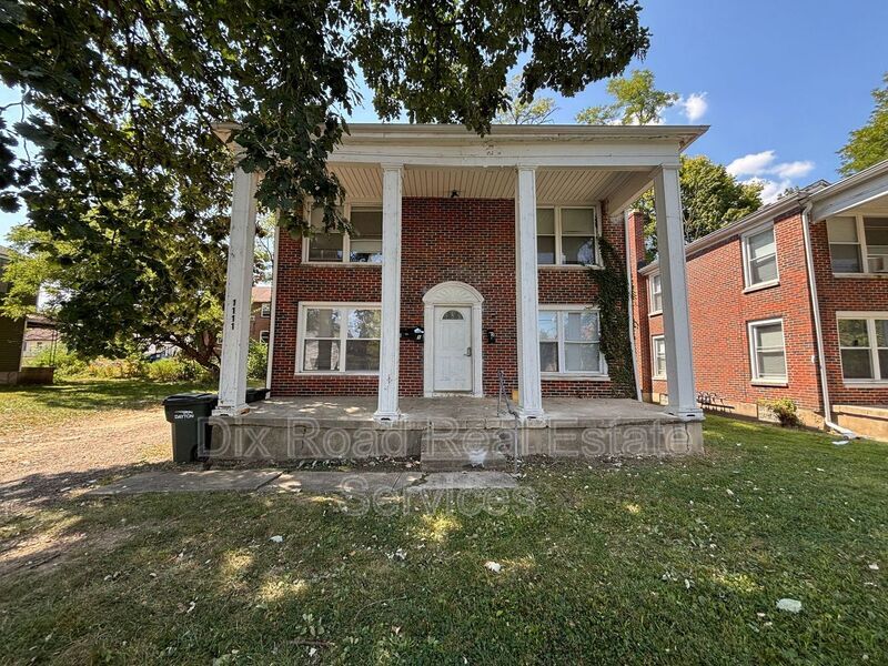 Primary Photo - 1111 Richmond Ave