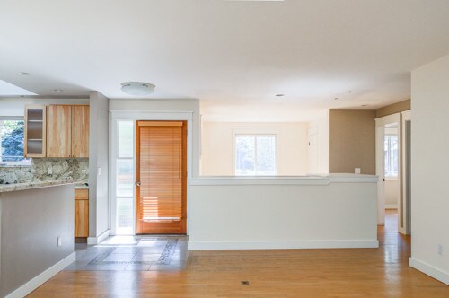 Building Photo - 1420 Ithaca Dr