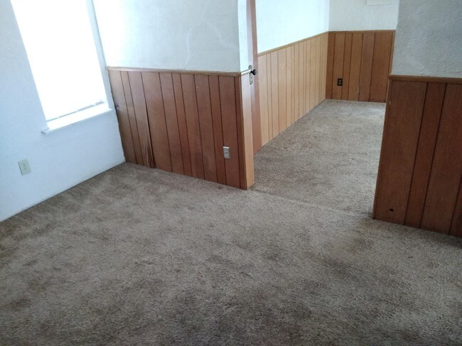 Building Photo - 2410 1/2 W Douglas Ave