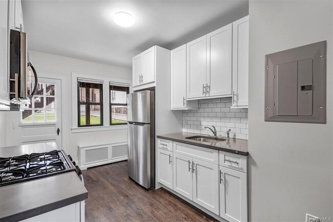 Building Photo - 18 N Washington St