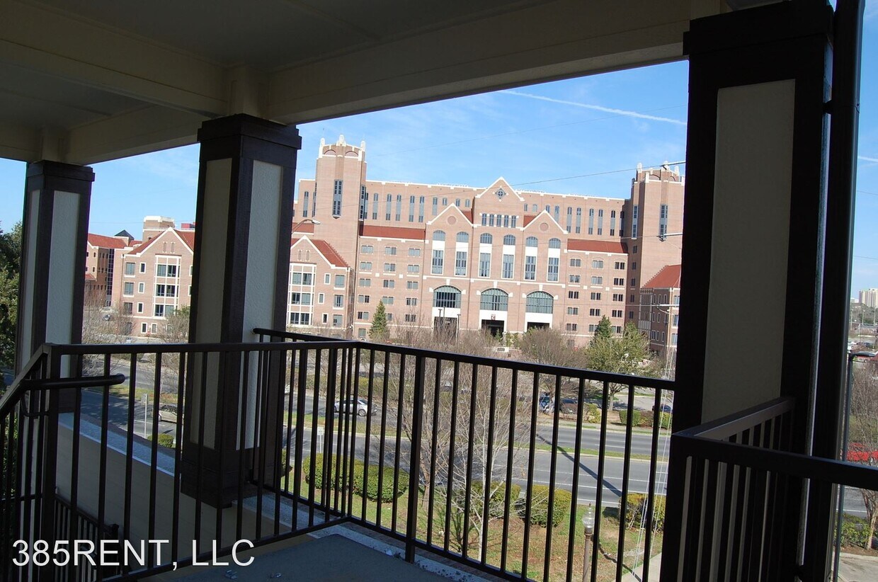 Foto del edificio - 1 br, 1 bath Apartment - 325 Hayden Road