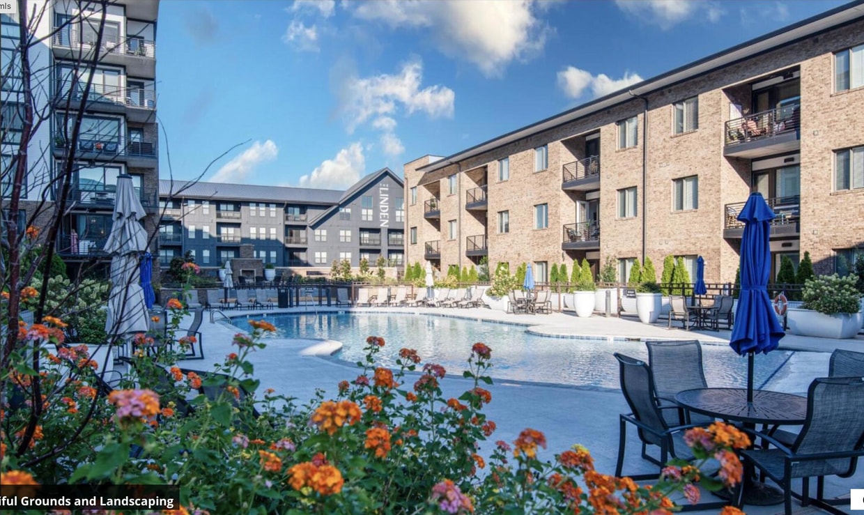 Primary Photo - 200 Manufacturers Rd