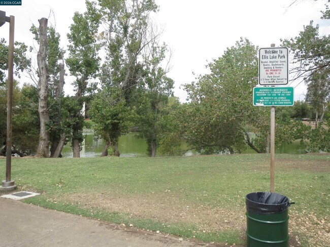 Foto del edificio - 1591 Ellis St