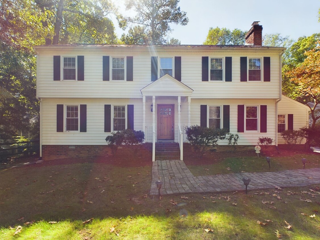 Foto principal - Beautiful 4 Bedroom 2.5 Bath Colonial Styl...