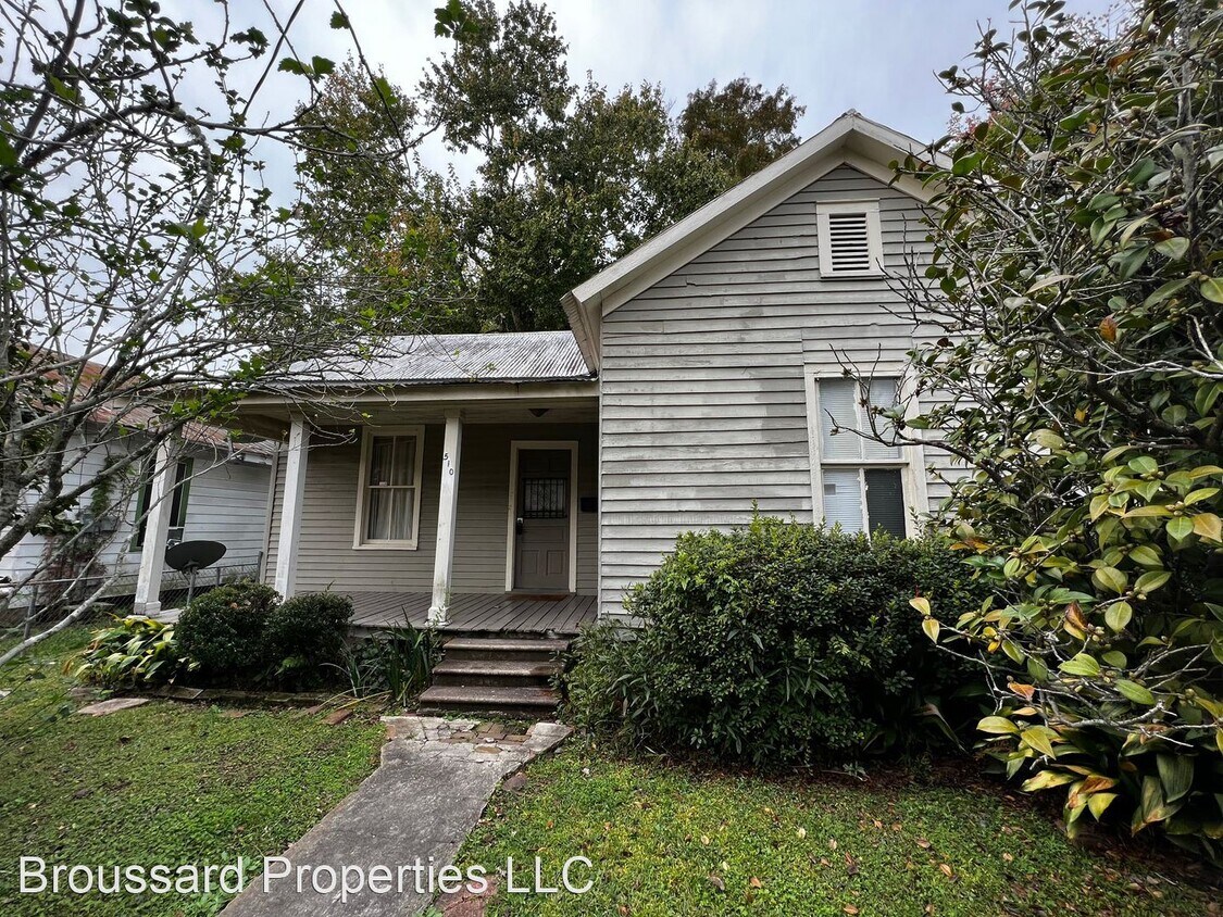 2 br, 1 bath House 510 South Pierce Street House Rental in Lafayette, LA