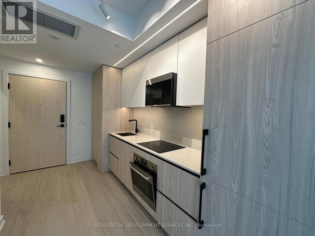 Photo du bâtiment - 699-699 Sheppard Ave E