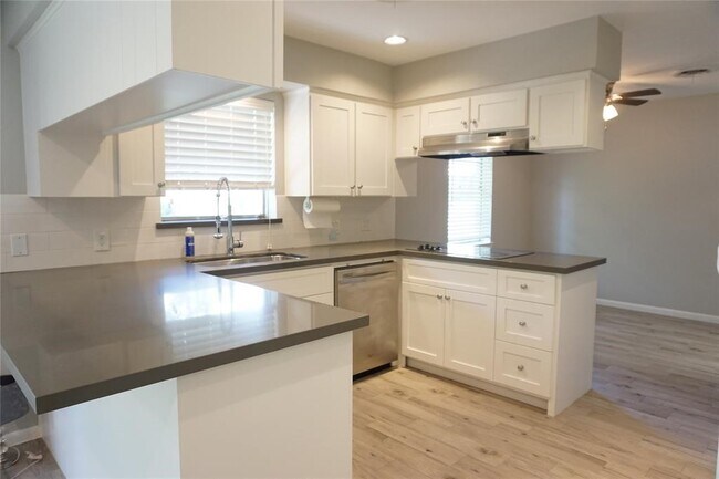 Foto del edificio - 5727 Braesvalley Dr