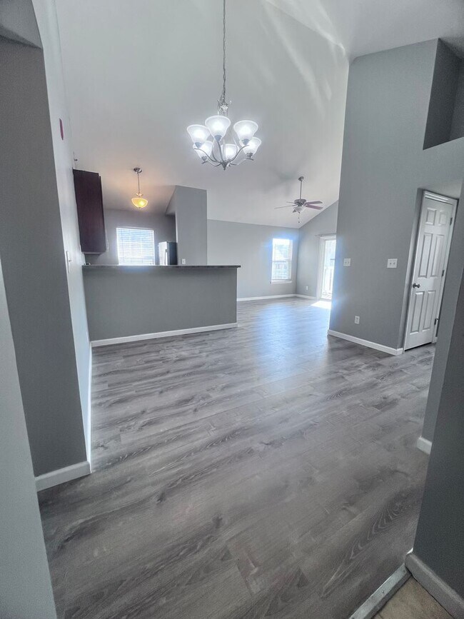 Foto del edificio - Updated 2-Bed/2-Bath Condo in Desirable Br...