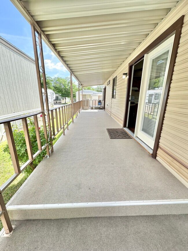 Foto del edificio - 55+ Community 1 Bed 1 Bath.