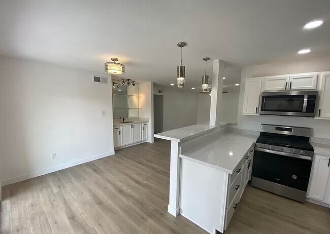 Foto del edificio - 4950 N Miller Rd