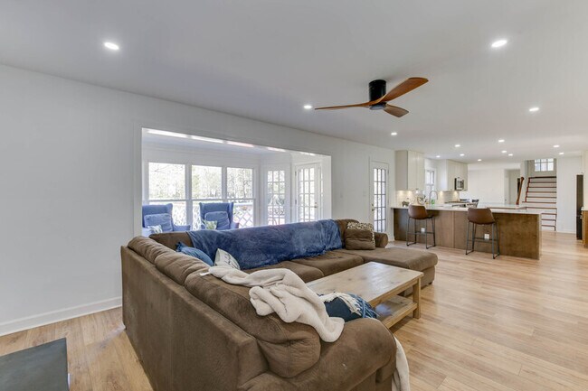 Foto del edificio - 3408 Montgomery Pl
