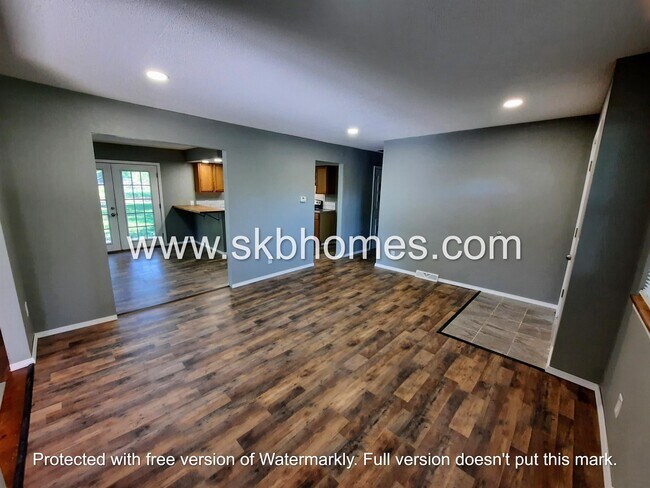 Building Photo - 103 Silverleaf St