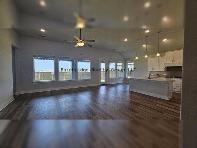 Foto del edificio - 3/2/2 w/office - Space & Functionality in ...