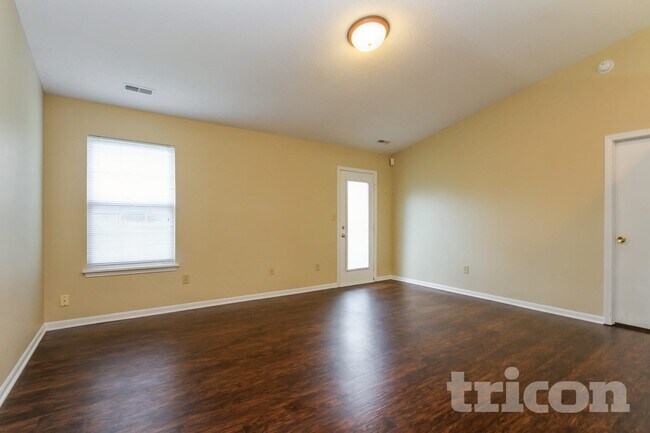 Foto del edificio - 4211 Dunedin Ct