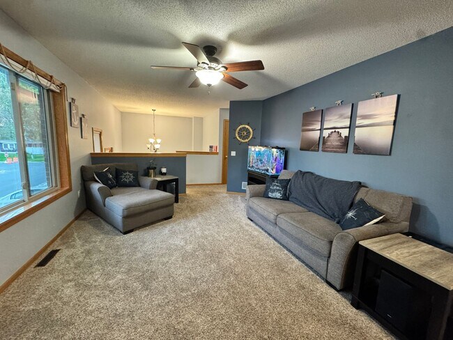 Foto del edificio - Rent Special!!! Walk To The Lake!