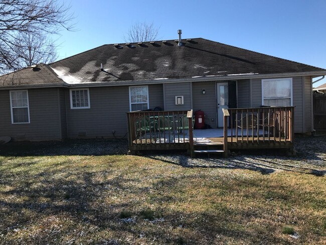 Building Photo - Executive Rental - Charming 3-bedroom 2 ba...