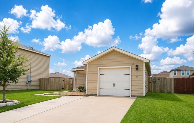Building Photo - 5927 Golden Cove Rd