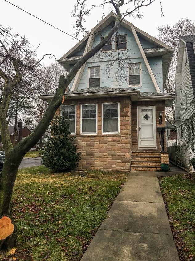 Primary Photo - 683 Bard Ave