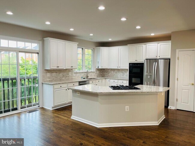 Building Photo - 12687 Heron Ridge Dr