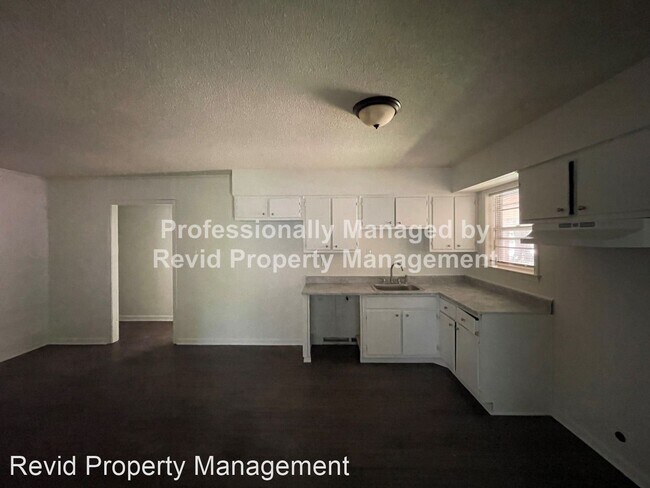 Building Photo - 4 br, 2 bath House - 5058 N. Circle Rd.