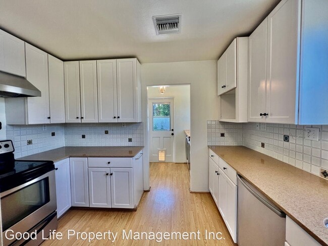 Building Photo - 3 br, 2 bath House - 4727 Lorraine Dr