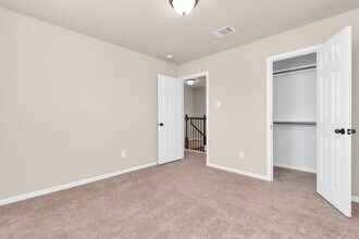 Building Photo - 5635 Round Robin Dr