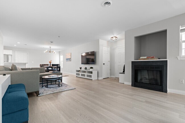 Building Photo - 30 Collura Ln