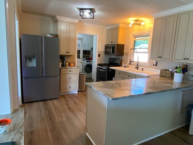 Foto del edificio - Cozy Sneads Ferry Rental -  UTILITIES, LAW...